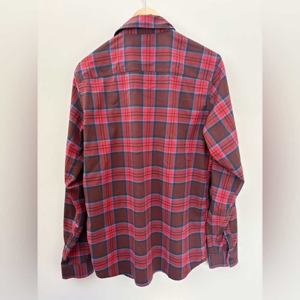 Mountain Hardwear Red Blue Plaid Button Up Long Sleeve Size Medium *Flaw - Picture 2 of 8
